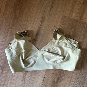 Bombas No Show Plunge Bralette